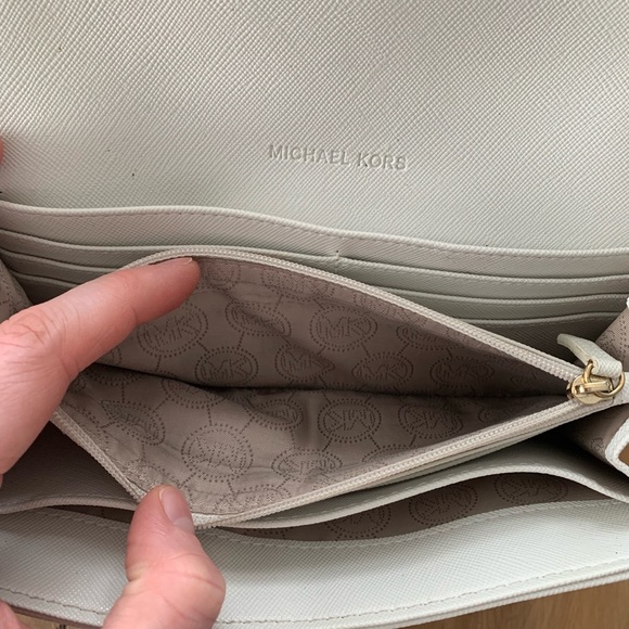 Michael Kors Wallet - Picture 4 of 10